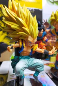 スーパーサイヤ人3ゴテンクス 右から